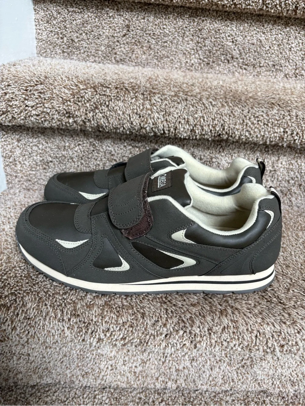 Omega Men’s Athletic Hook-and-Loop Sneakers in Dark Gray and Cream .